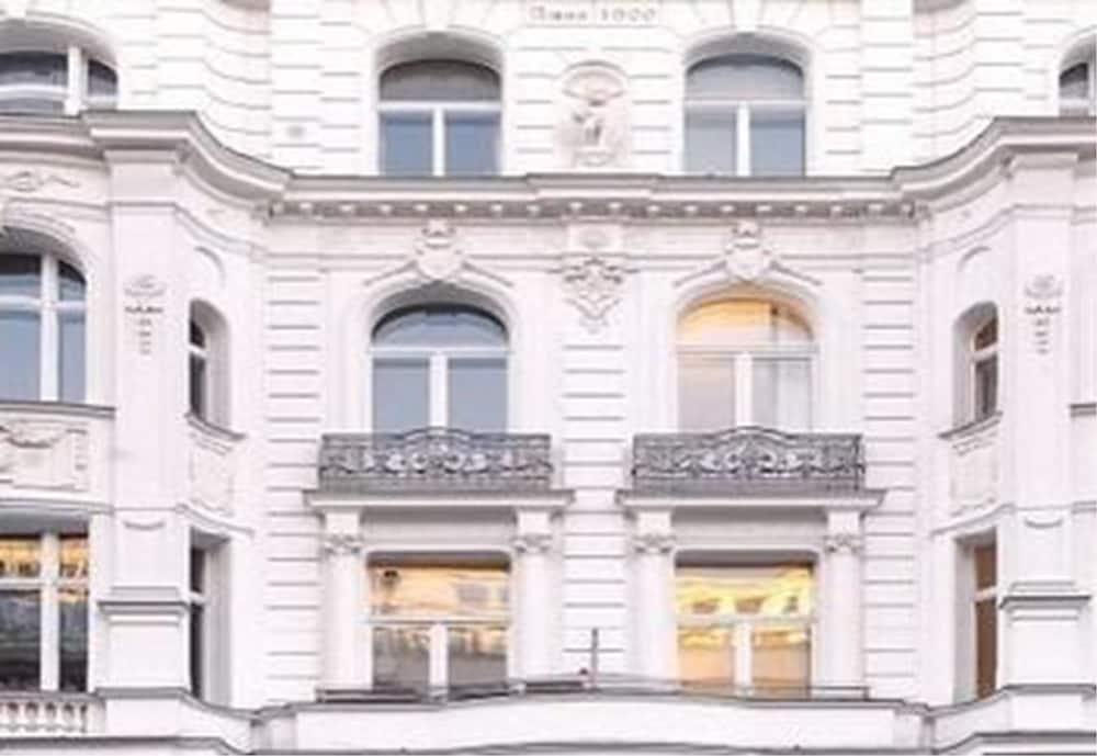 Hotel Pension Savoy Near Kurfuerstendamm เบอร์ลิน ภายนอก รูปภาพ