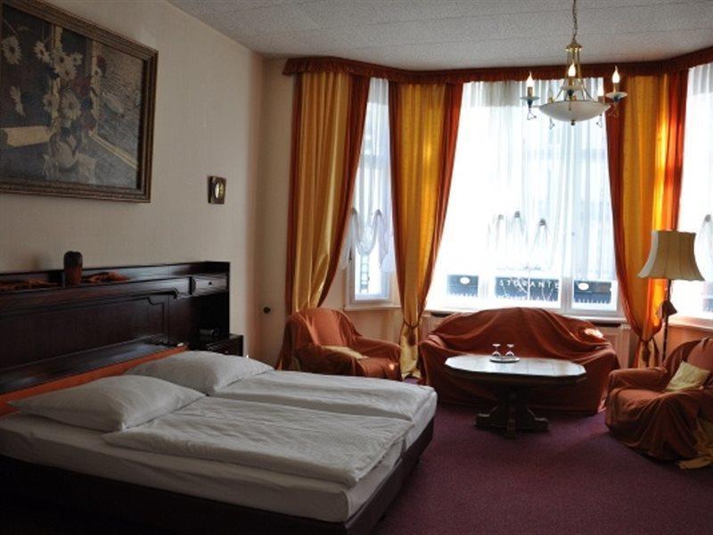 Hotel Pension Savoy Near Kurfuerstendamm เบอร์ลิน ภายนอก รูปภาพ