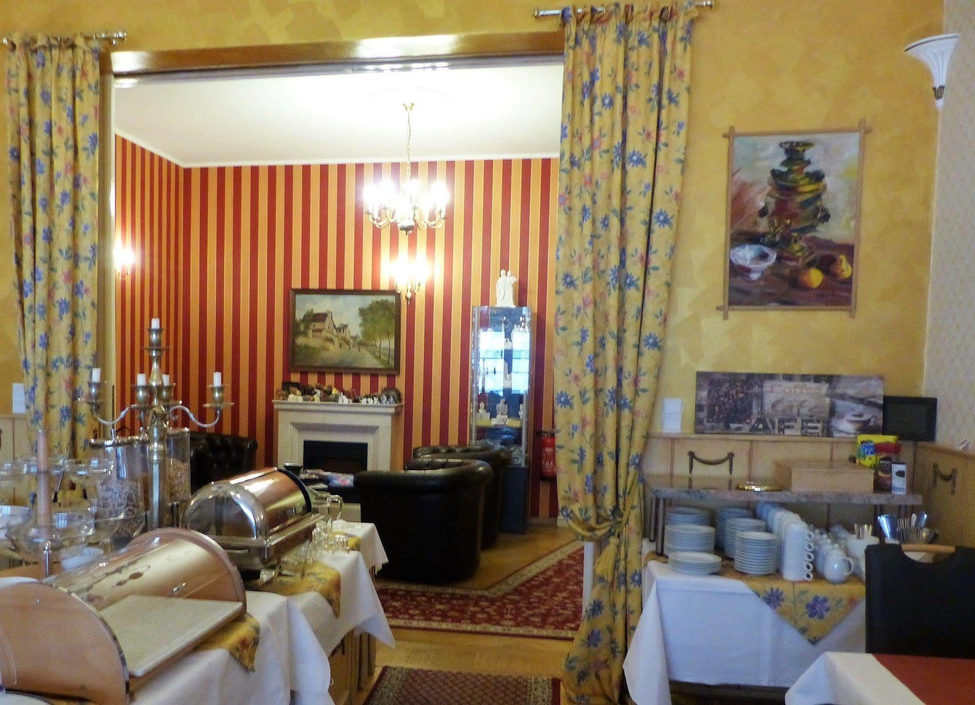 Hotel Pension Savoy Near Kurfuerstendamm เบอร์ลิน ภายนอก รูปภาพ