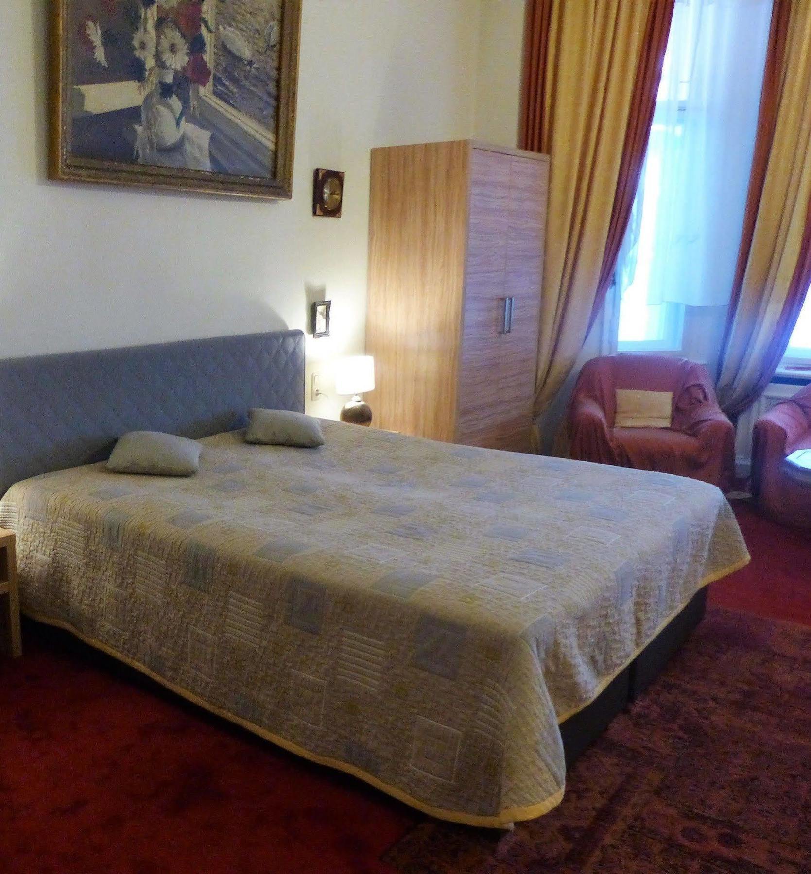 Hotel Pension Savoy Near Kurfuerstendamm เบอร์ลิน ภายนอก รูปภาพ