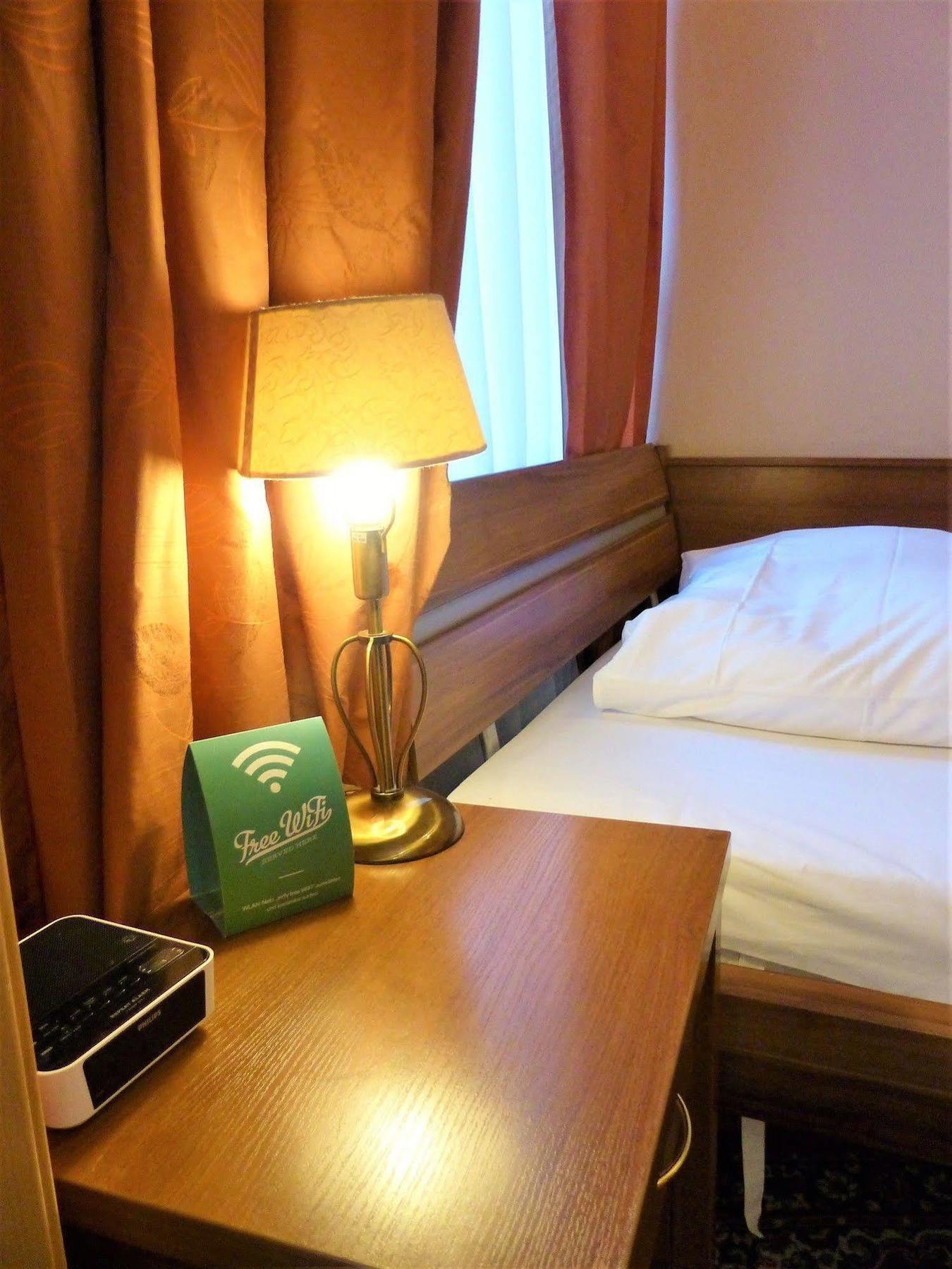 Hotel Pension Savoy Near Kurfuerstendamm เบอร์ลิน ภายนอก รูปภาพ