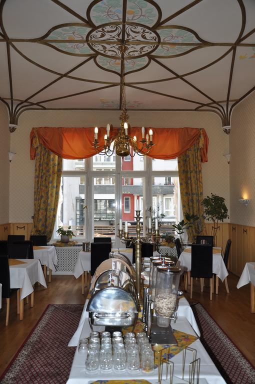 Hotel Pension Savoy Near Kurfuerstendamm เบอร์ลิน ภายนอก รูปภาพ