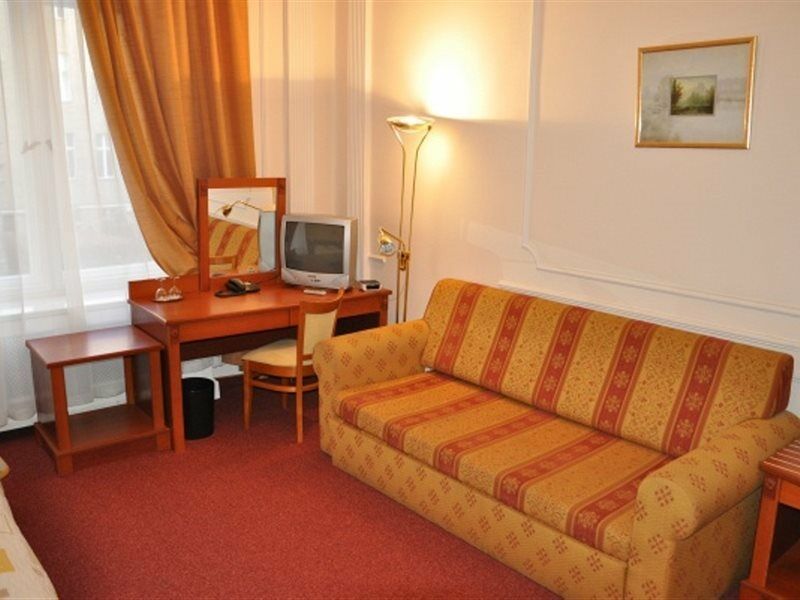 Hotel Pension Savoy Near Kurfuerstendamm เบอร์ลิน ภายนอก รูปภาพ