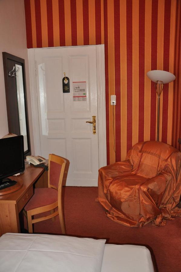 Hotel Pension Savoy Near Kurfuerstendamm เบอร์ลิน ห้อง รูปภาพ