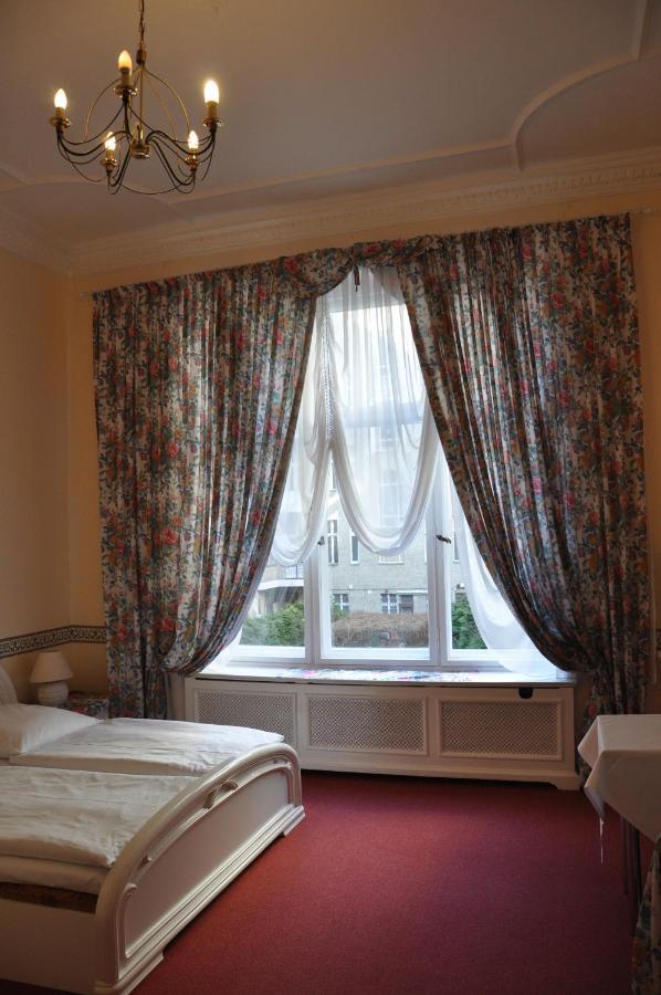 Hotel Pension Savoy Near Kurfuerstendamm เบอร์ลิน ห้อง รูปภาพ